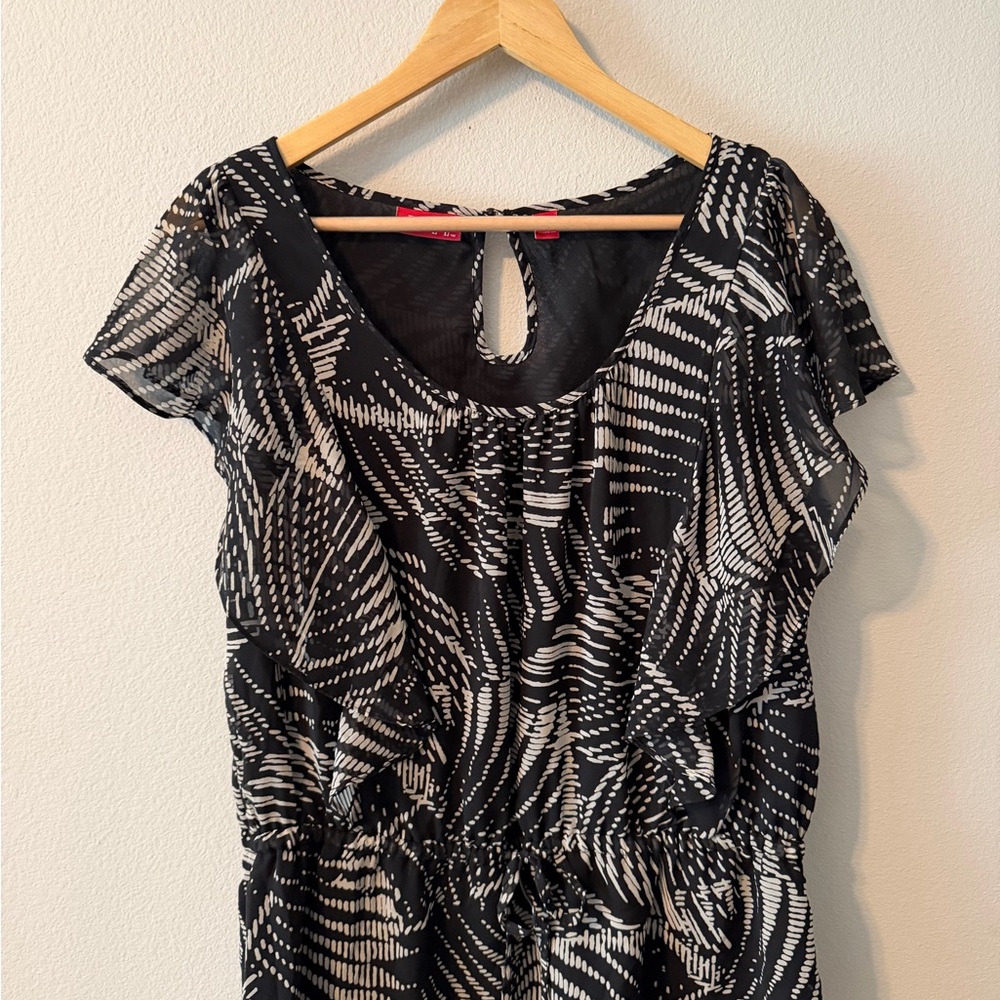 Elle Monochrome Keyhole Top
